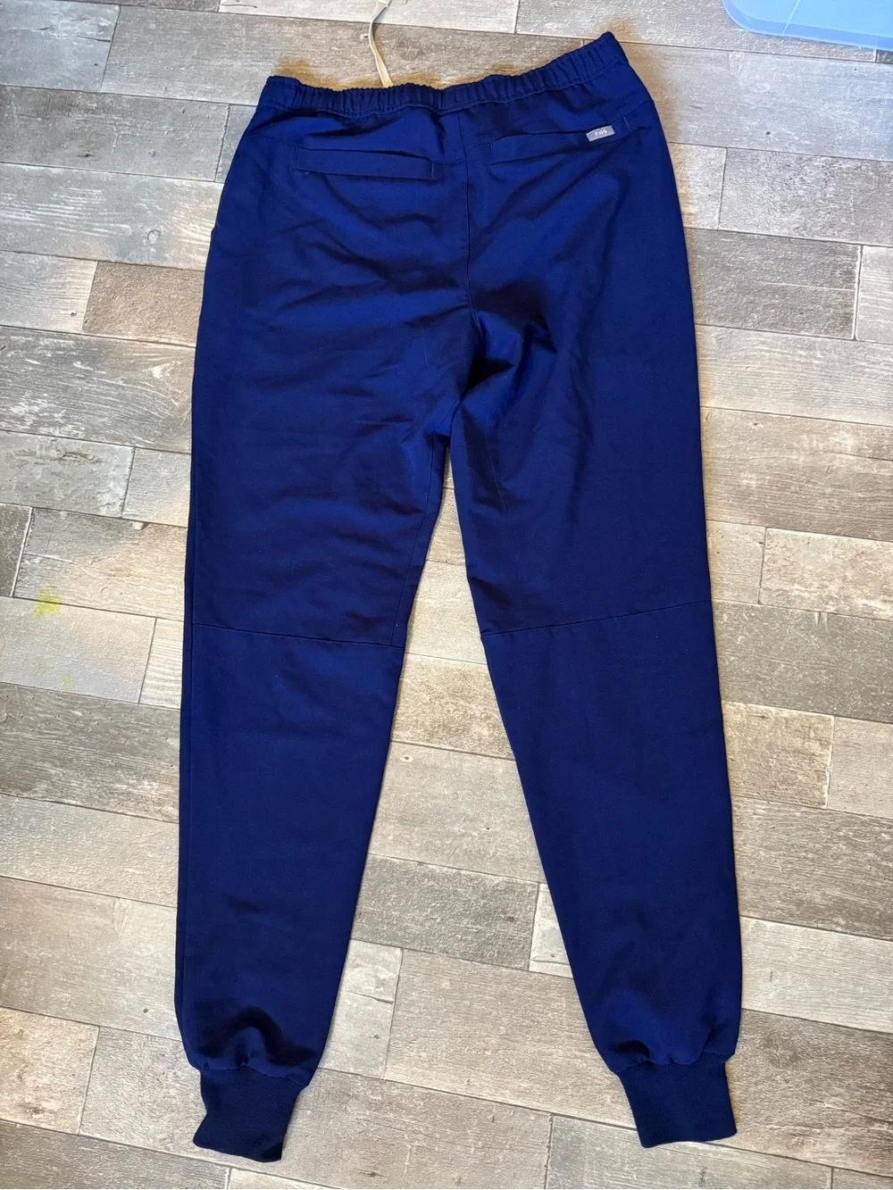 Figs Men's Navy Drawstring Jogger medical scrubs with White Cord size medium